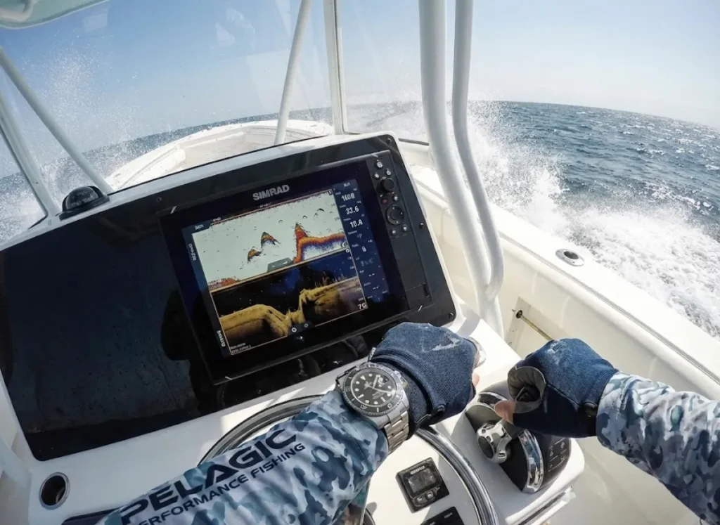 Simrad NSS evo3 screen showing fish arch separation on a moving boat with Pelagic gear.