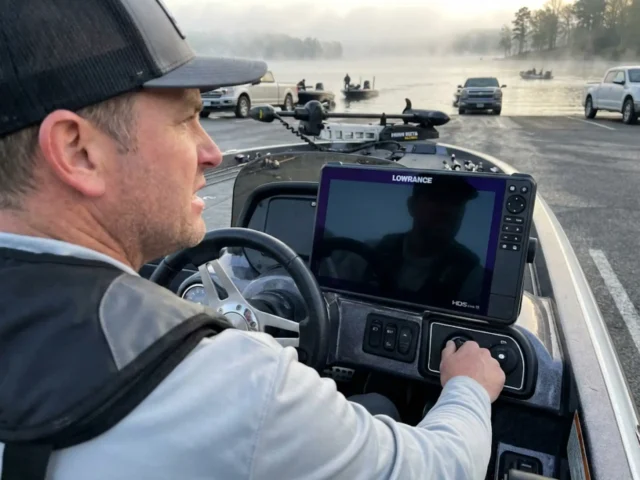 boat-battery-dead-spring-ramp-failure Angler turning key on bass boat with dead battery at spring boat ramp