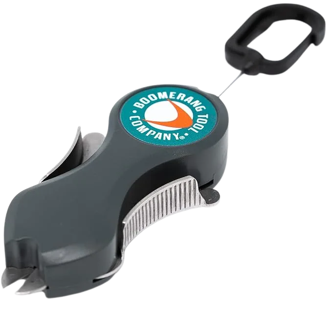 Boomerang SNIP fishing line cutter with retractable tether